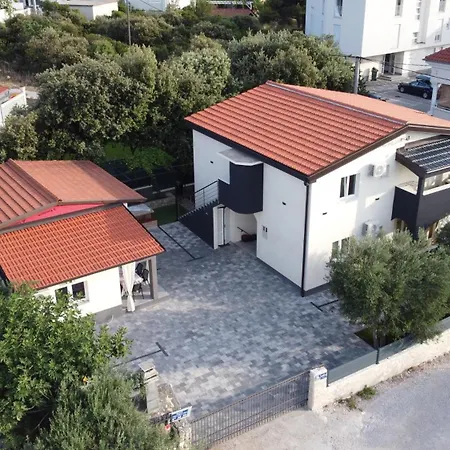 Elita * Brodarica (Sibenik-Knin)