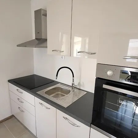 Elita Brodarica (Sibenik-Knin)