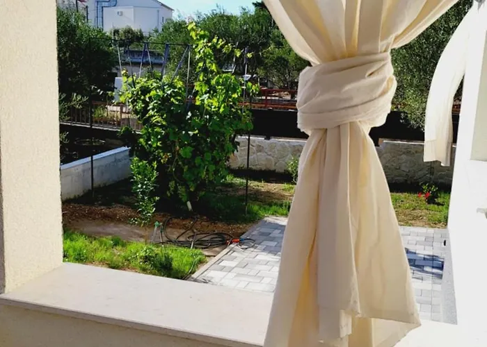 Elita * Brodarica (Sibenik-Knin)