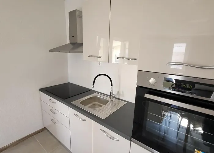 Elita Brodarica (Sibenik-Knin)