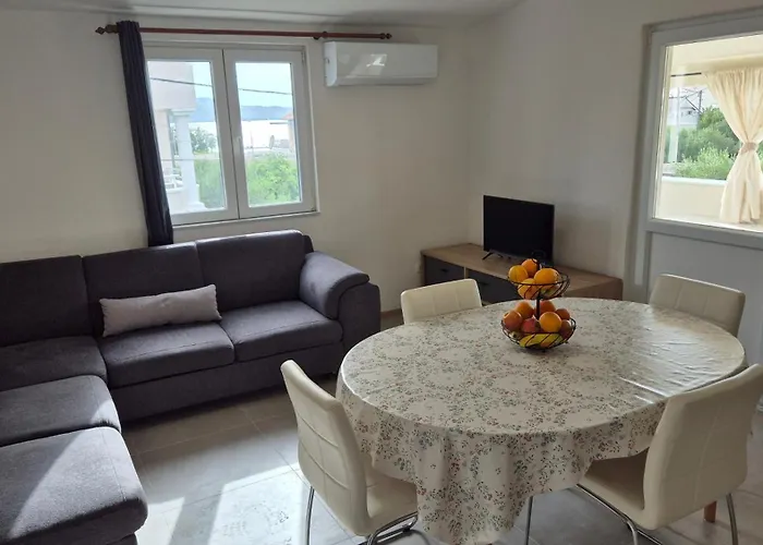 Elita * Brodarica (Sibenik-Knin)